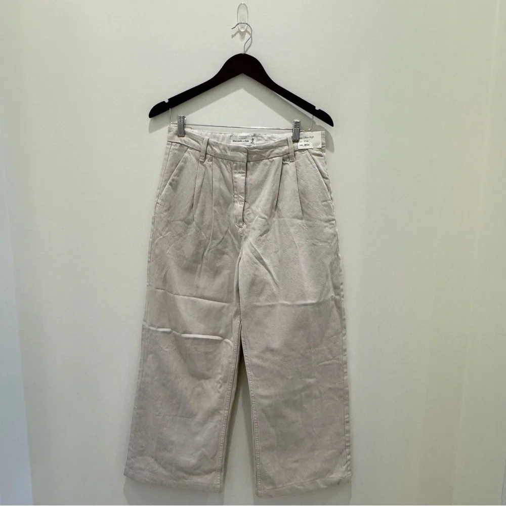 NWT Abercrombie & Fitch Pleated Cotton High Rise Wide Leg Trouser Tan
Size 28/6R - Picture 2 of 8